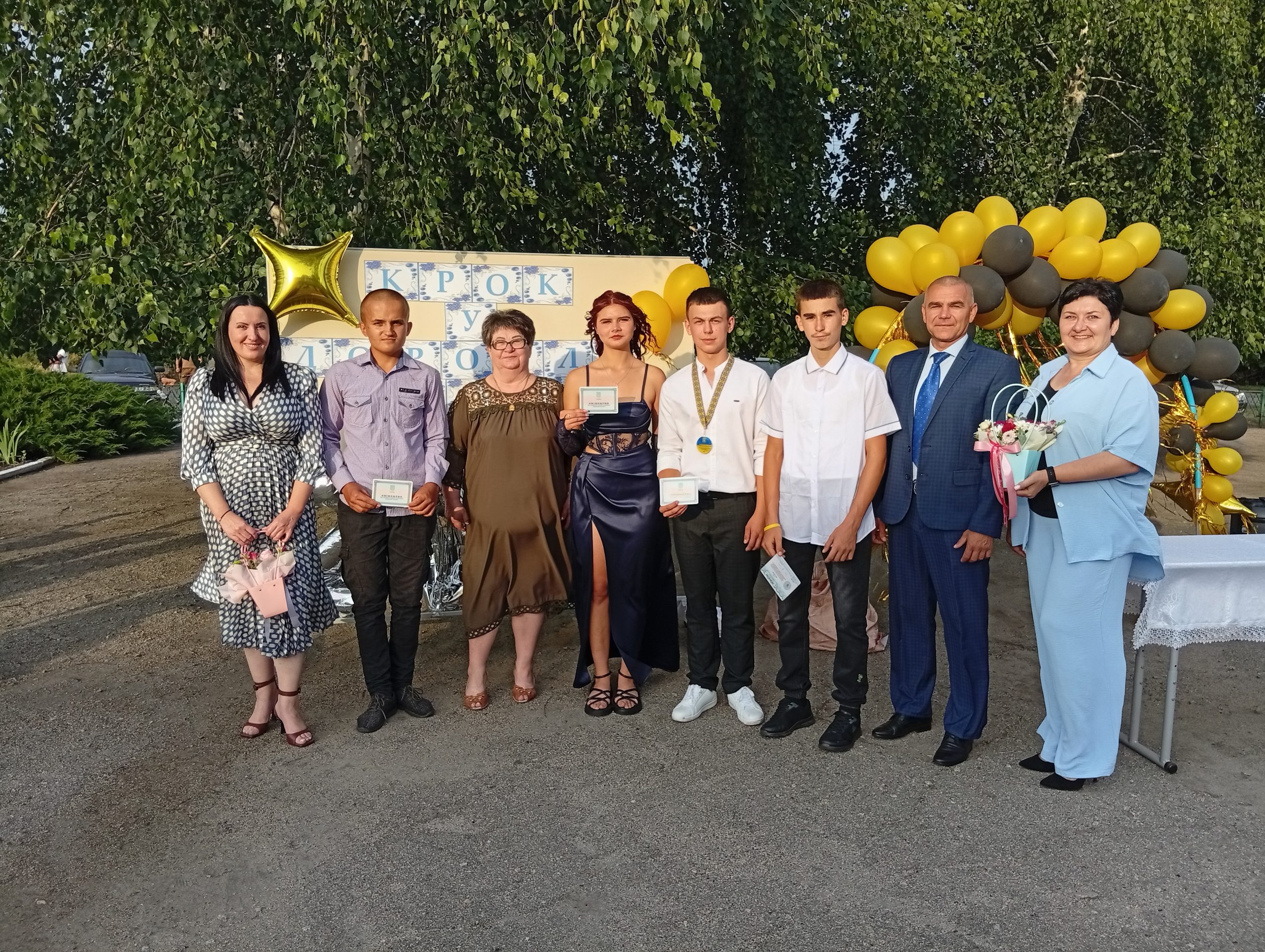випускники та гості